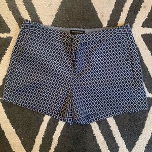 Womens size 8 patterned banana republic shorts